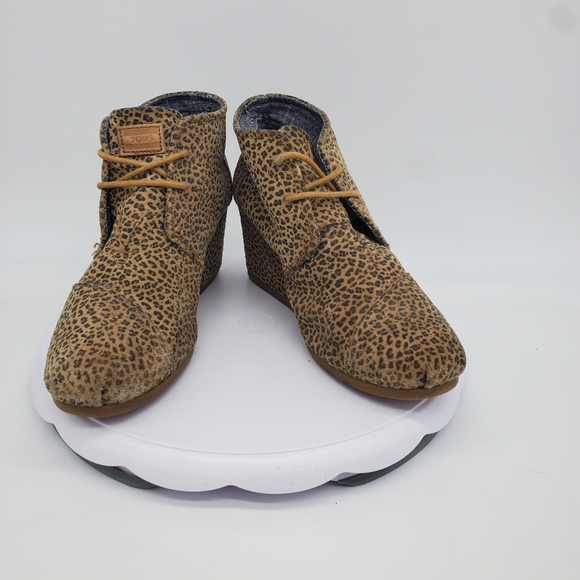 TOMS Shoe Women 8 Leopard Print Desert Wedge Booties - Picture 2 of 8